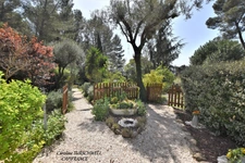CUERS - PROVENCAL MAS STYLE VILLA 7 ROOMS INCLUDING 4 BEDROOMS AND 1 OFFICE - HUGE GARAGE - LARGE STORAGE - LANDSCAPED GARDEN 2272 M² WITH SWIMMING POOL, JACUZZI AND POOL HOUSE