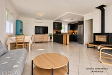 ROCBARON (83) - TRES JOLIE MAISON DE PLAIN PIED SUR 700 M² - 3 CHAMBRES - GRAND GARAGE - 2 CABANONS EN DUR