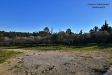 BESSE SUR ISSOLE (83) - SUPERB PROPERTY - 3 BEDROOM HOUSE - POTENTIAL - 1 GARAGE OF 20M² AND 1 OF 116M² - HUGE FLAT PLOT OF 10750M²