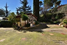 CUERS - PROVENCAL MAS STYLE VILLA 7 ROOMS INCLUDING 4 BEDROOMS AND 1 OFFICE - HUGE GARAGE - LARGE STORAGE - LANDSCAPED GARDEN 2272 M² WITH SWIMMING POOL, JACUZZI AND POOL HOUSE