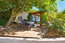 ROCBARON (83) - TRES JOLIE MAISON DE PLAIN PIED SUR 700 M² - 3 CHAMBRES - GRAND GARAGE - 2 CABANONS EN DUR