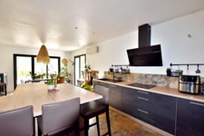SOLLIES TOUCAS (83) - FAVORITE HOUSE OF 150 M² WITH 6 ROOMS - STUNNING VIEW - UNUSUAL, BRIGHT AND QUIET