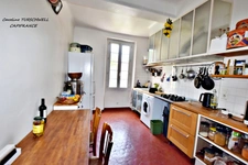 CUERS (83) - IMMEUBLE DE VILLAGE A VISITER SANS TARDER