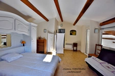 BESSE SUR ISSOLE (83) - SUPERB PROPERTY - 3 BEDROOM HOUSE - POTENTIAL - 1 GARAGE OF 20M² AND 1 OF 116M² - HUGE FLAT PLOT OF 10750M²