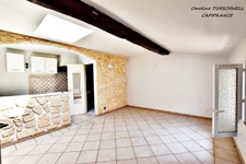 SOLLIES TOUCAS (83) - IMMEUBLE/MAISON DE VILLAGE DE 2 APPARTEMENTS + 1 LOCAL