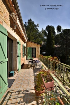 CUERS - PROVENCAL MAS STYLE VILLA 7 ROOMS INCLUDING 4 BEDROOMS AND 1 OFFICE - HUGE GARAGE - LARGE STORAGE - LANDSCAPED GARDEN 2272 M² WITH SWIMMING POOL, JACUZZI AND POOL HOUSE