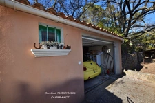 BESSE SUR ISSOLE (83) - SUPERB PROPERTY - 3 BEDROOM HOUSE - POTENTIAL - 1 GARAGE OF 20M² AND 1 OF 116M² - HUGE FLAT PLOT OF 10750M²