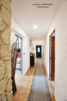 CUERS - PROVENCAL MAS STYLE VILLA 7 ROOMS INCLUDING 4 BEDROOMS AND 1 OFFICE - HUGE GARAGE - LARGE STORAGE - LANDSCAPED GARDEN 2272 M² WITH SWIMMING POOL, JACUZZI AND POOL HOUSE