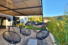 SOLLIES TOUCAS (83) - FAVORITE HOUSE OF 150 M² WITH 6 ROOMS - STUNNING VIEW - UNUSUAL, BRIGHT AND QUIET
