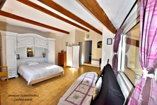 BESSE SUR ISSOLE (83) - SUPERB PROPERTY - 3 BEDROOM HOUSE - POTENTIAL - 1 GARAGE OF 20M² AND 1 OF 116M² - HUGE FLAT PLOT OF 10750M²