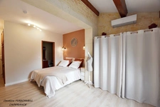 CUERS - PROVENCAL MAS STYLE VILLA 7 ROOMS INCLUDING 4 BEDROOMS AND 1 OFFICE - HUGE GARAGE - LARGE STORAGE - LANDSCAPED GARDEN 2272 M² WITH SWIMMING POOL, JACUZZI AND POOL HOUSE