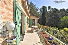 CUERS - PROVENCAL MAS STYLE VILLA 7 ROOMS INCLUDING 4 BEDROOMS AND 1 OFFICE - HUGE GARAGE - LARGE STORAGE - LANDSCAPED GARDEN 2272 M² WITH SWIMMING POOL, JACUZZI AND POOL HOUSE