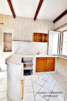 SOLLIES TOUCAS (83) - IMMEUBLE/MAISON DE VILLAGE DE 2 APPARTEMENTS + 1 LOCAL