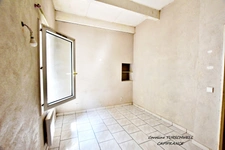 SOLLIES TOUCAS (83) - IMMEUBLE/MAISON DE VILLAGE DE 2 APPARTEMENTS + 1 LOCAL