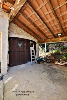 CUERS - PROVENCAL MAS STYLE VILLA 7 ROOMS INCLUDING 4 BEDROOMS AND 1 OFFICE - HUGE GARAGE - LARGE STORAGE - LANDSCAPED GARDEN 2272 M² WITH SWIMMING POOL, JACUZZI AND POOL HOUSE