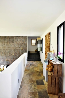 SOLLIES TOUCAS (83) - FAVORITE HOUSE OF 150 M² WITH 6 ROOMS - STUNNING VIEW - UNUSUAL, BRIGHT AND QUIET