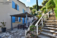 CAVALAIRE SUR MER (83) - PROPRIETE SANS TRAVAUX AVEC PISCINE - 1 MAISON PRINCIPALE ET 1 APPARTEMENT LOFT