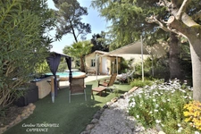 CUERS - PROVENCAL MAS STYLE VILLA 7 ROOMS INCLUDING 4 BEDROOMS AND 1 OFFICE - HUGE GARAGE - LARGE STORAGE - LANDSCAPED GARDEN 2272 M² WITH SWIMMING POOL, JACUZZI AND POOL HOUSE