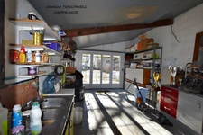 BESSE SUR ISSOLE (83) - SUPERB PROPERTY - 3 BEDROOM HOUSE - POTENTIAL - 1 GARAGE OF 20M² AND 1 OF 116M² - HUGE FLAT PLOT OF 10750M²