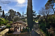 CUERS - PROVENCAL MAS STYLE VILLA 7 ROOMS INCLUDING 4 BEDROOMS AND 1 OFFICE - HUGE GARAGE - LARGE STORAGE - LANDSCAPED GARDEN 2272 M² WITH SWIMMING POOL, JACUZZI AND POOL HOUSE
