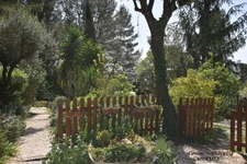 CUERS - PROVENCAL MAS STYLE VILLA 7 ROOMS INCLUDING 4 BEDROOMS AND 1 OFFICE - HUGE GARAGE - LARGE STORAGE - LANDSCAPED GARDEN 2272 M² WITH SWIMMING POOL, JACUZZI AND POOL HOUSE
