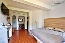 CUERS (83) - IMMEUBLE DE VILLAGE A VISITER SANS TARDER