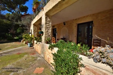 CUERS - PROVENCAL MAS STYLE VILLA 7 ROOMS INCLUDING 4 BEDROOMS AND 1 OFFICE - HUGE GARAGE - LARGE STORAGE - LANDSCAPED GARDEN 2272 M² WITH SWIMMING POOL, JACUZZI AND POOL HOUSE