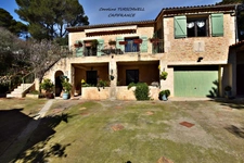 CUERS - PROVENCAL MAS STYLE VILLA 7 ROOMS INCLUDING 4 BEDROOMS AND 1 OFFICE - HUGE GARAGE - LARGE STORAGE - LANDSCAPED GARDEN 2272 M² WITH SWIMMING POOL, JACUZZI AND POOL HOUSE