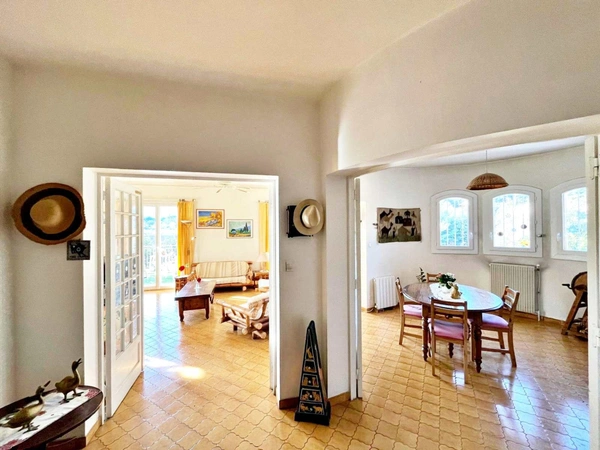 MARSEILLE 12EME - LES TROIS LUCS - PROPRIETE EXCEPTIONNELLE AVEC PISCINE - MAISON PRINICPALE ET APPARTEMENT 3 PIECES