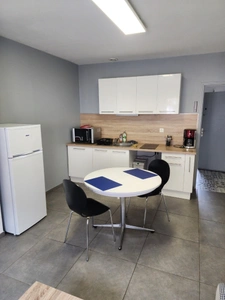 A vendre, Immeuble de rapport, LA CHARTRE SUR LE LOIR (72)- 5 appartements - 2 studios- 4 caves- Parking terrain 662m²