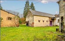 Immeuble à vendre LA CHARTRE SUR LE LOIR (72)-bâtis de 519m²- jardin- écurie- bord de Loir