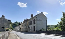 LA CHARTRE SUR LE LOIR (72) - Breathtaking view of the Loir river - Renovated family home with exceptional garden, 500m from the town centre