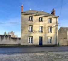 A vendre, Immeuble de rapport, LA CHARTRE SUR LE LOIR (72)- 5 appartements - 2 studios- 4 caves- Parking terrain 662m²