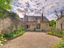 PONCÉ-SUR-LE-LOIR (72)-MAISON A VENDRE–2 CHAMBRES- GARAGE - JARDIN