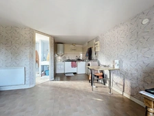 A vendre, Immeuble de rapport, LA CHARTRE SUR LE LOIR (72)- 5 appartements - 2 studios- 4 caves- Parking terrain 662m²