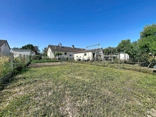 Maison à vendre 4 pièces LHOMME (72)-Maison de plain-pied à réinventer – Petit prix, emplacement idéal au cœur de Lhomme !