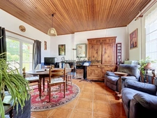 LA CHARTRE SUR LE LOIR (72) - Breathtaking view of the Loir river - Renovated family home with exceptional garden, 500m from the town centre