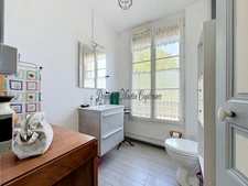 LA CHARTRE SUR LE LOIR (72) - Breathtaking view of the Loir river - Renovated family home with exceptional garden, 500m from the town centre