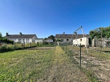 Maison à vendre 4 pièces LHOMME (72)-Maison de plain-pied à réinventer – Petit prix, emplacement idéal au cœur de Lhomme !