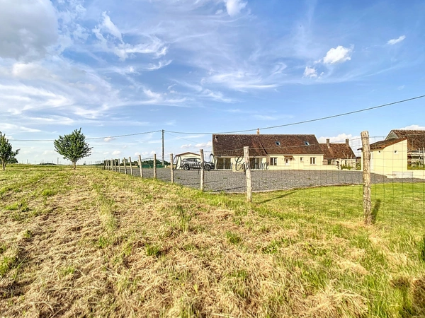  MONTHODON (dpt 37),Maison à vendre 6 pièces-146m²-terrain de 4372m²- dépendances- cave