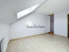 Immeuble à vendre LA CHARTRE-SUR-LE-LOIR (72)MMEUBLE DE RAPPORT – COMMERCE + 2 APPARTEMENTS 