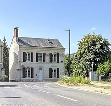 LA CHARTRE SUR LE LOIR (72) - Breathtaking view of the Loir river - Renovated family home with exceptional garden, 500m from the town centre