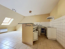 Immeuble à vendre LA CHARTRE-SUR-LE-LOIR (72)MMEUBLE DE RAPPORT – COMMERCE + 2 APPARTEMENTS 