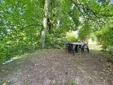LA CHARTRE SUR LE LOIR (72) - Breathtaking view of the Loir river - Renovated family home with exceptional garden, 500m from the town centre