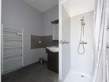A vendre, Immeuble de rapport, LA CHARTRE SUR LE LOIR (72)- 5 appartements - 2 studios- 4 caves- Parking terrain 662m²