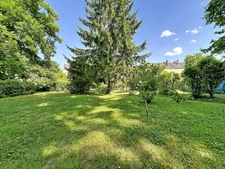 LA CHARTRE SUR LE LOIR (72) - Breathtaking view of the Loir river - Renovated family home with exceptional garden, 500m from the town centre