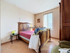 Immeuble à vendre LA CHARTRE-SUR-LE-LOIR (72)MMEUBLE DE RAPPORT – COMMERCE + 2 APPARTEMENTS 