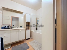 Immeuble à vendre LA CHARTRE-SUR-LE-LOIR (72)MMEUBLE DE RAPPORT – COMMERCE + 2 APPARTEMENTS 