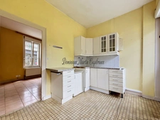 LA CHARTRE-SUR-LE-LOIR – Maison de caractère 118 m² | Jardin, dépendance, parking privé, 5 chambres