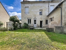 LA CHARTRE-SUR-LE-LOIR – Maison de caractère 118 m² | Jardin, dépendance, parking privé, 5 chambres